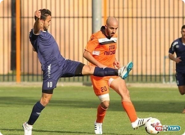 שער נדיר. חן לוי (מימין)